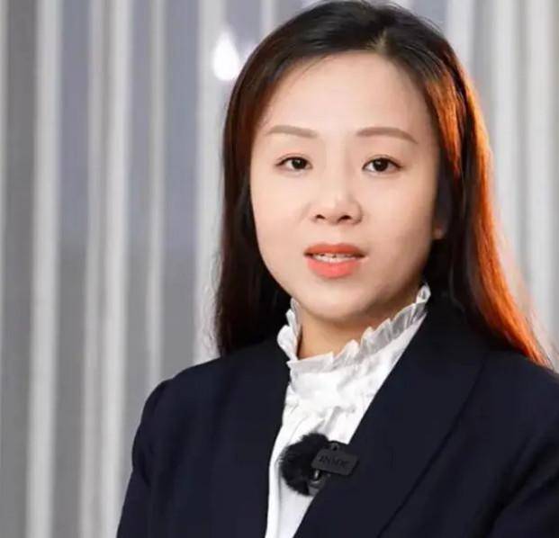 雨衣妹妹失踪多日突然更新,神态僵硬紧张,眼神飘忽_核酸_报平安_调查