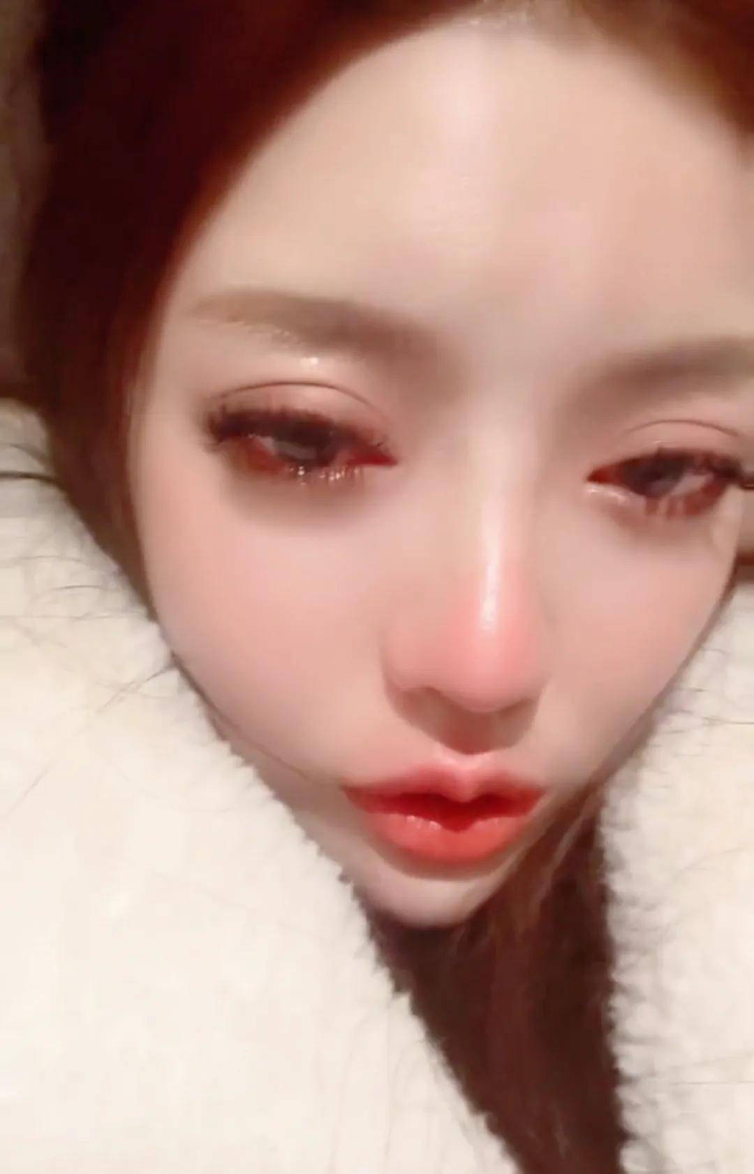 在蛋蛋这个段子下面,粉丝评论几乎都是冷嘲热讽,小编删除评论的速度