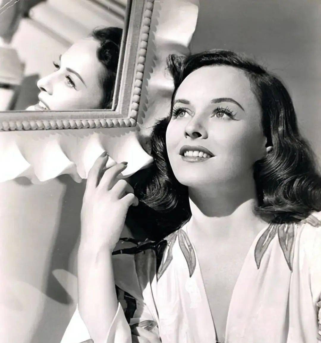 北京首富李春平:伺候卓别林前妻宝莲·高黛,继承千亿巨额财产,如今