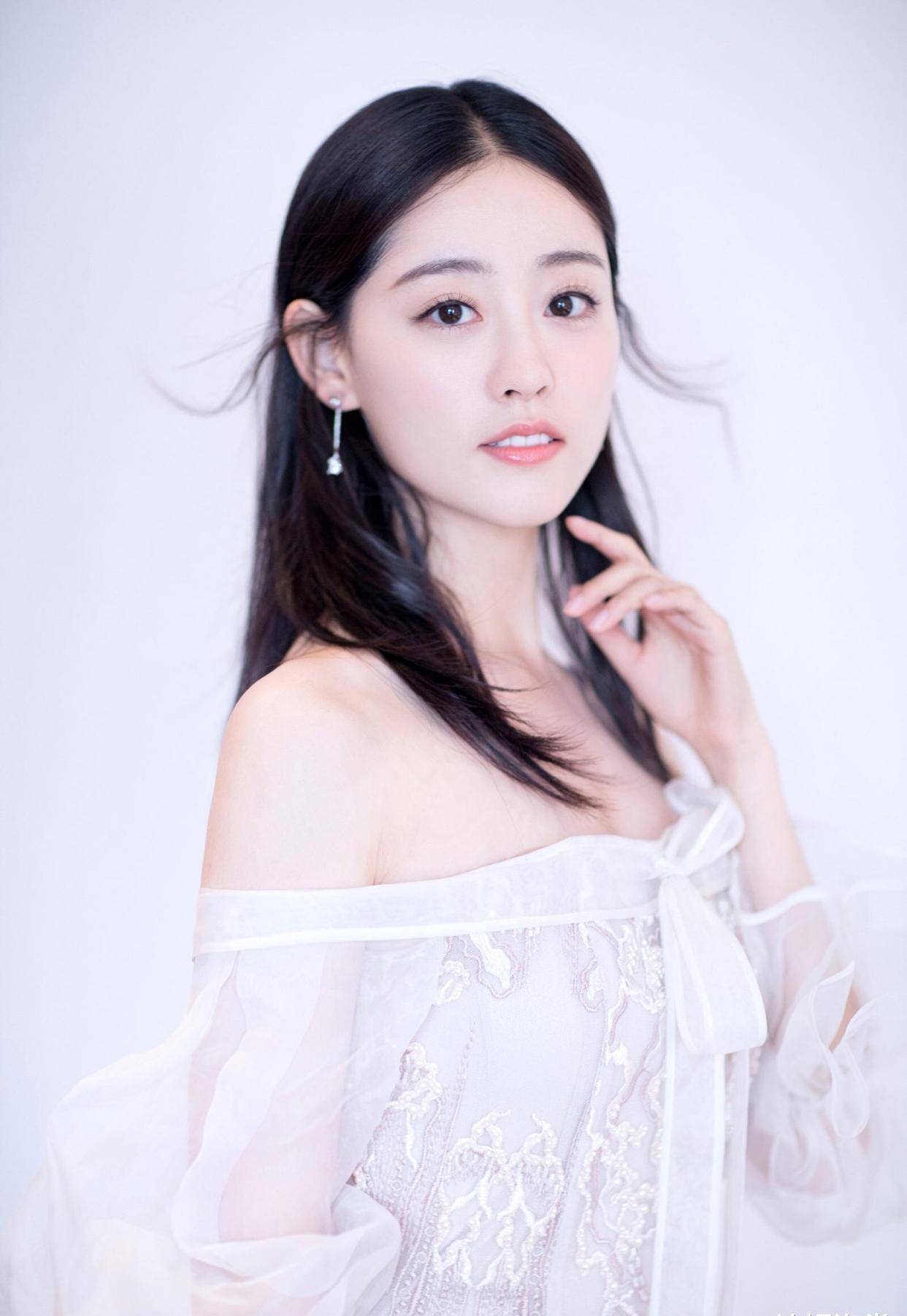 圈内仅有两位女星送祝福,看清是谁:期待合作新剧_祝绪丹_王一博_宣璐