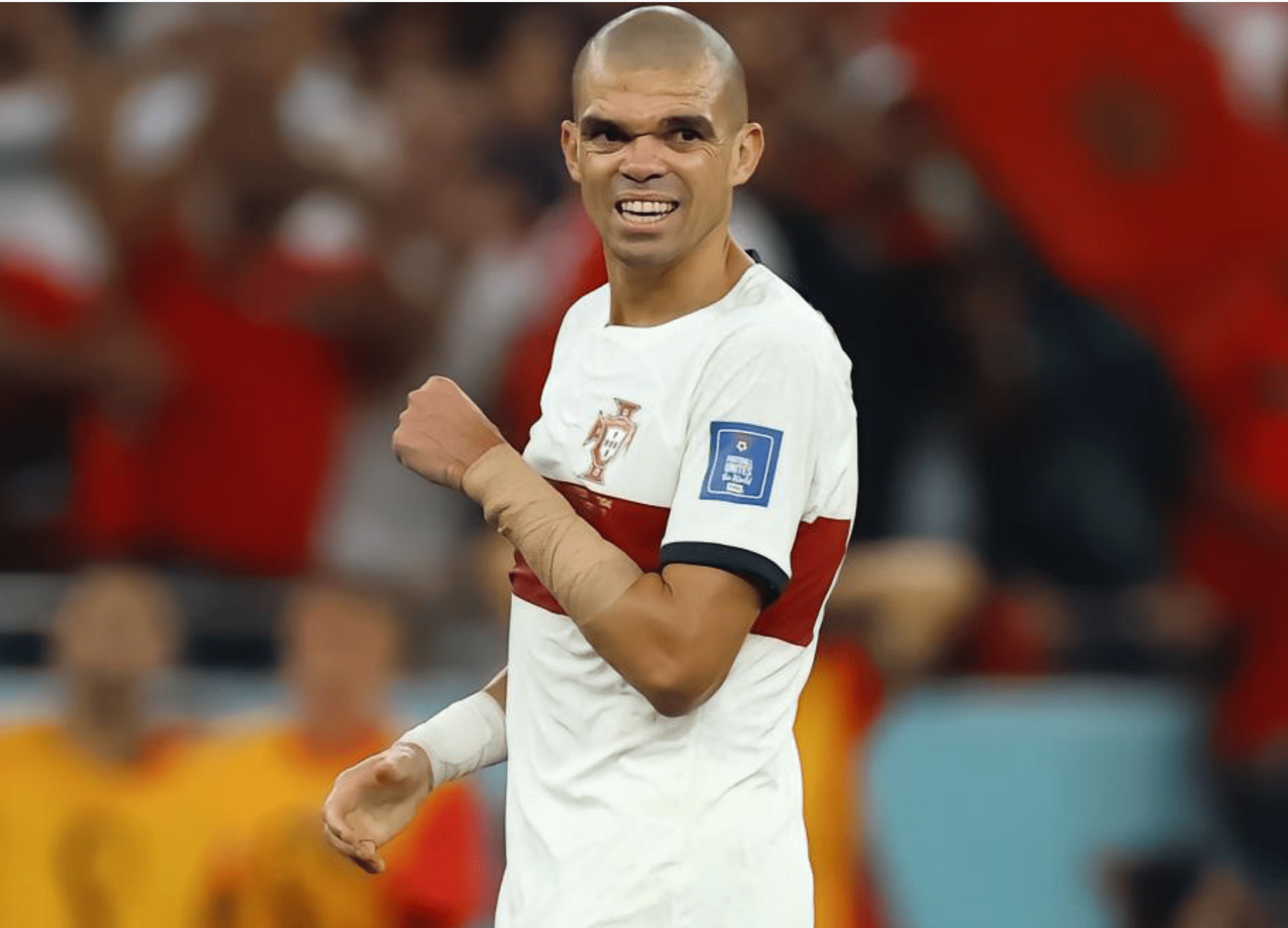 佩佩在对阵摩洛哥比赛中手臂骨折,带伤坚持打完90分钟_武僧_头球攻门