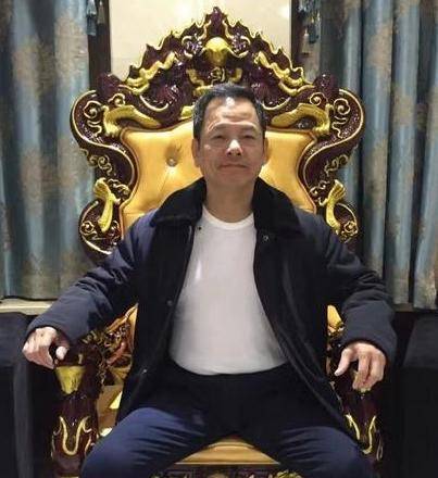 崩牙驹请张学友和刘德华去澳门演出,却惹得向华强,邓