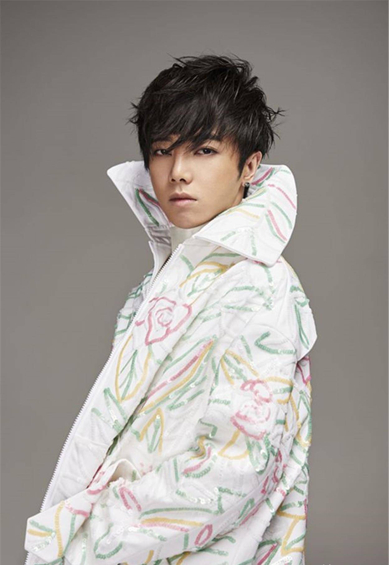 从小父母离异,与保姆生活的华晨宇:"你要相信这不是最后一天"_音乐