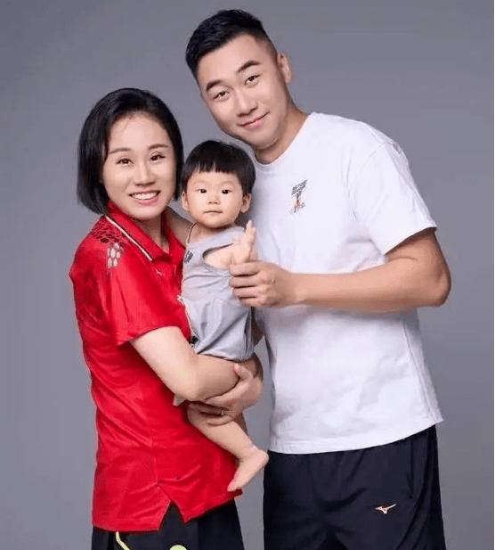 田卿和赵芸蕾为中国羽毛球队拿下了女双的冠军,赵芸蕾和张楠为中国