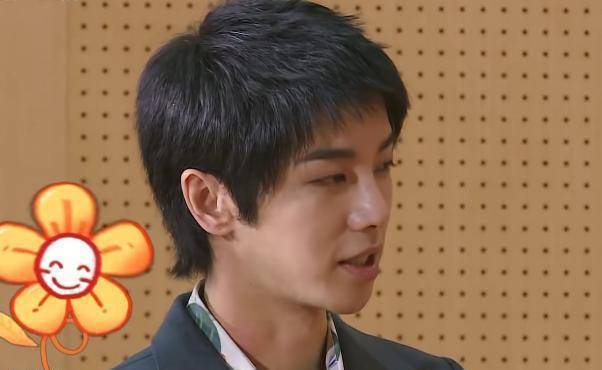 华晨宇录视频,脖子上的两道抓痕吓坏导演组,十级磨皮都遮盖不住_节目