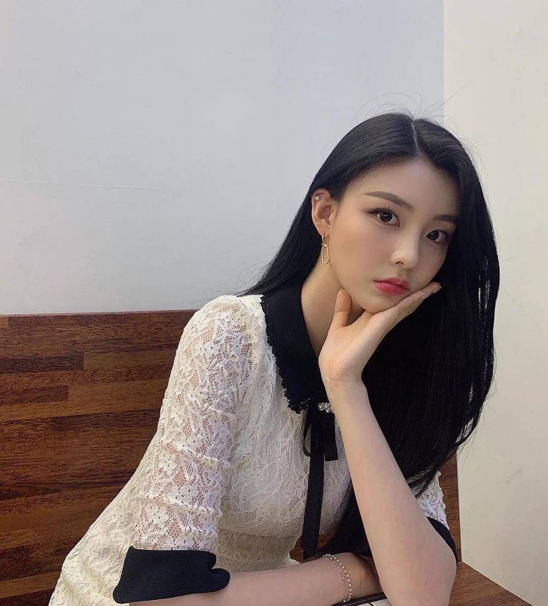 jmxx love:喜欢自拍侧脸的国外妹纸,颜值超级高淑女气质_角度_感觉