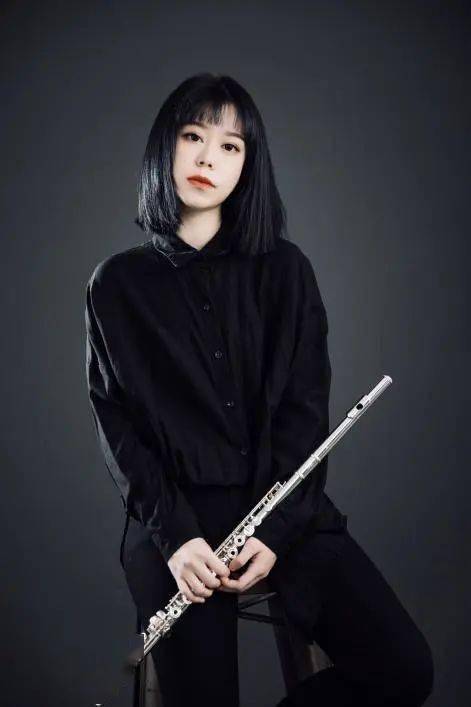 马凌宇长笛演奏员毕业于福建师范大学音乐学院 曾师从