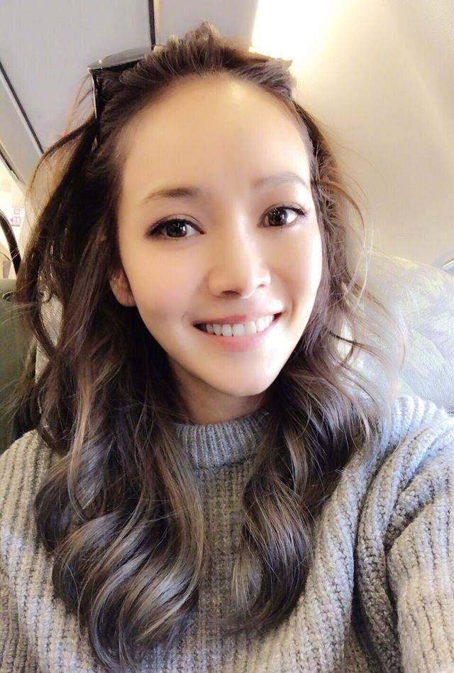 他第一次宣布了恋情,侯佩岑成了周杰伦第一个公开公布的女朋友