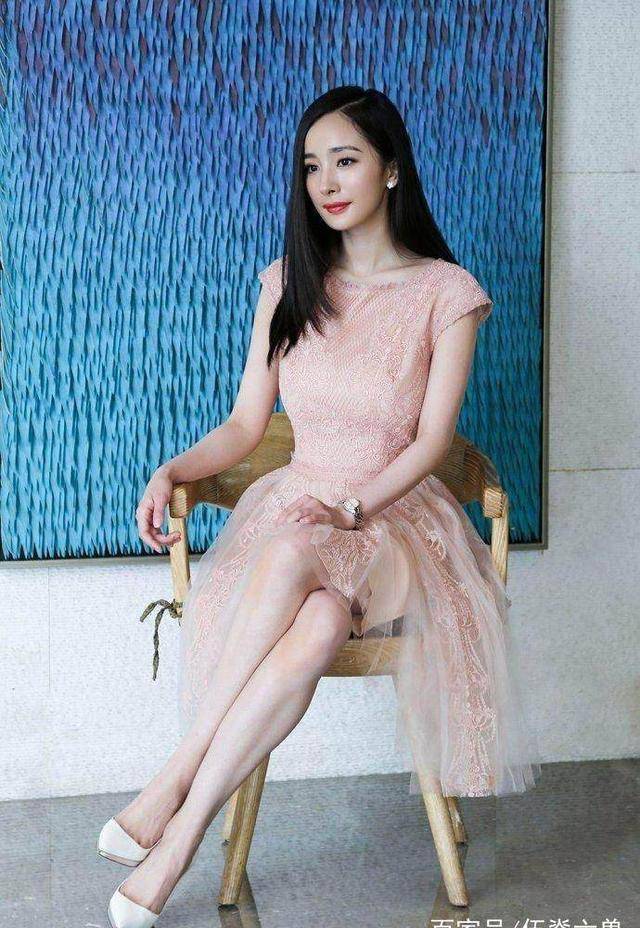 翻出杨幂"大眼睛高鼻梁"罕见童年旧照!