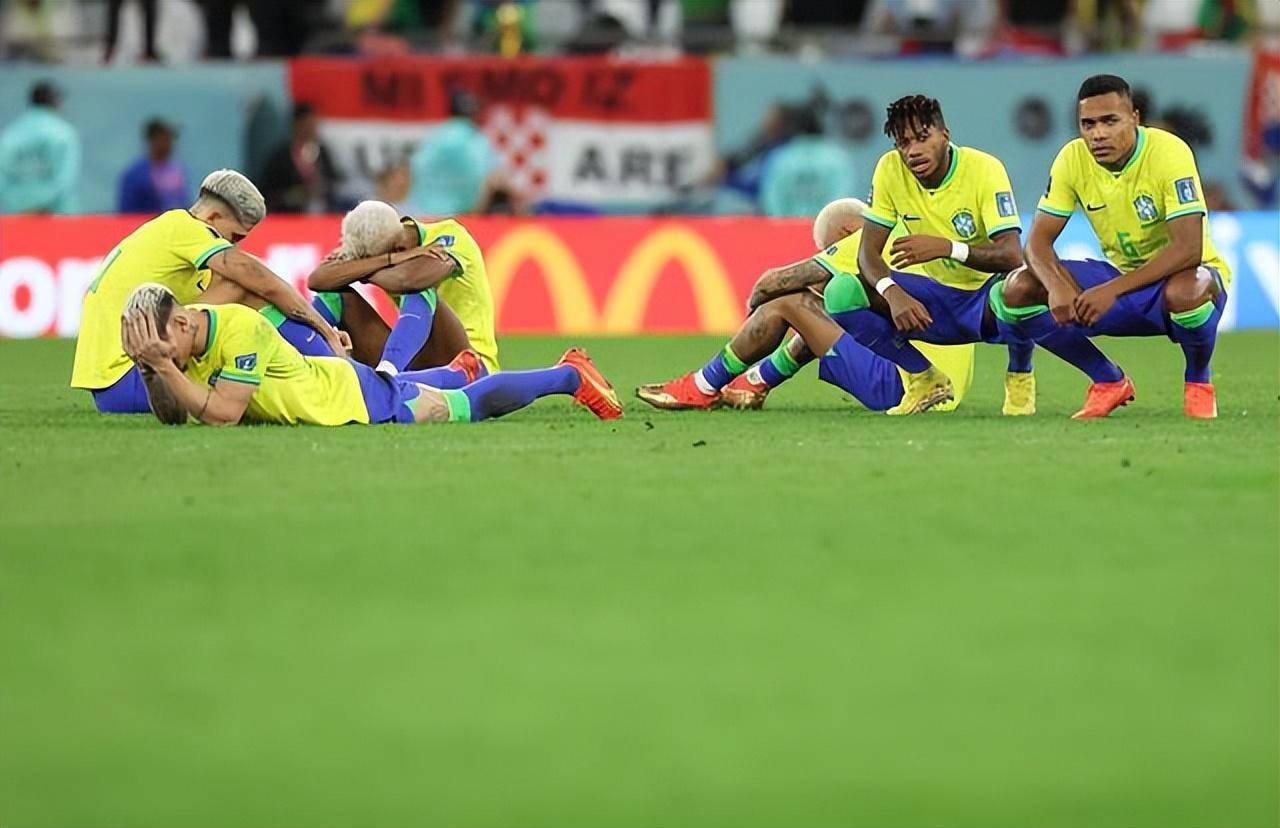 英雄泪洒场，是世界杯最悲壮的大戏，牵动着亿万人民的心