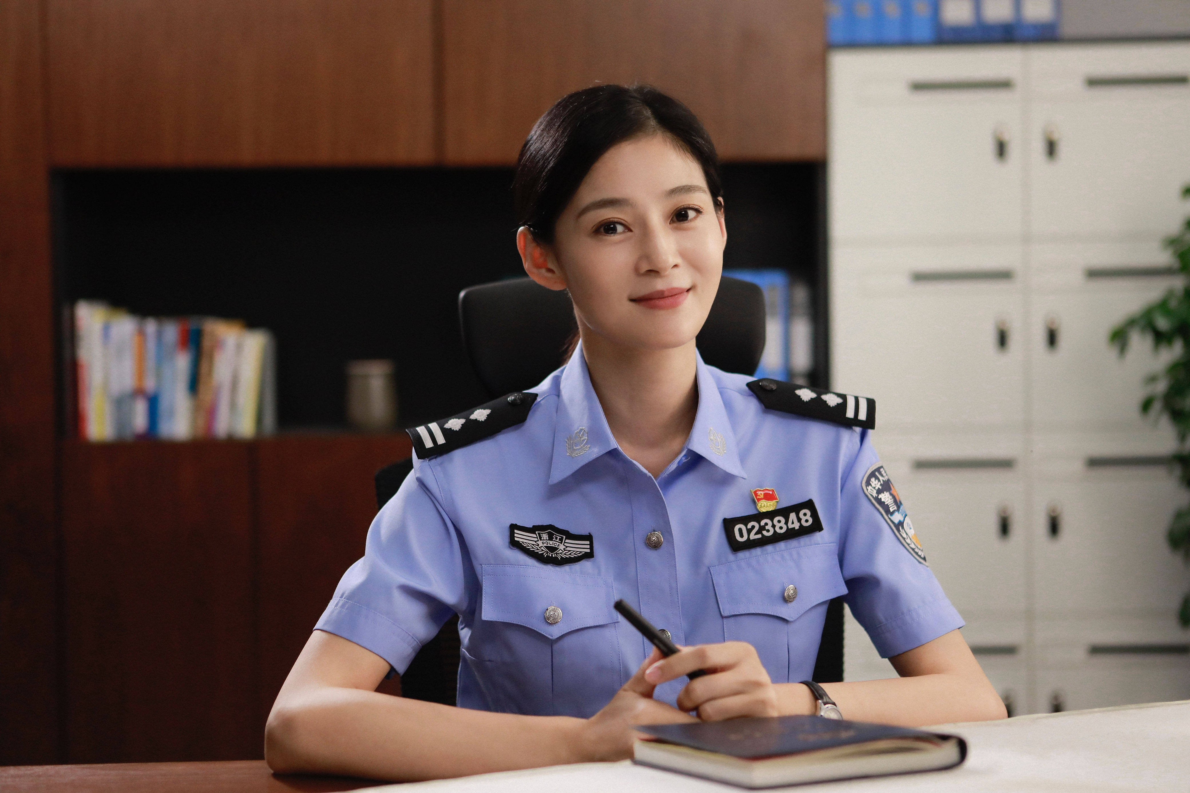 16 再演警察开启暖心故事_陈晓静_基层_卫视