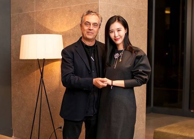 田朴珺:与汤臣一品大公子恋爱无果,嫁大30岁王石,我是独立女性_陈可辛