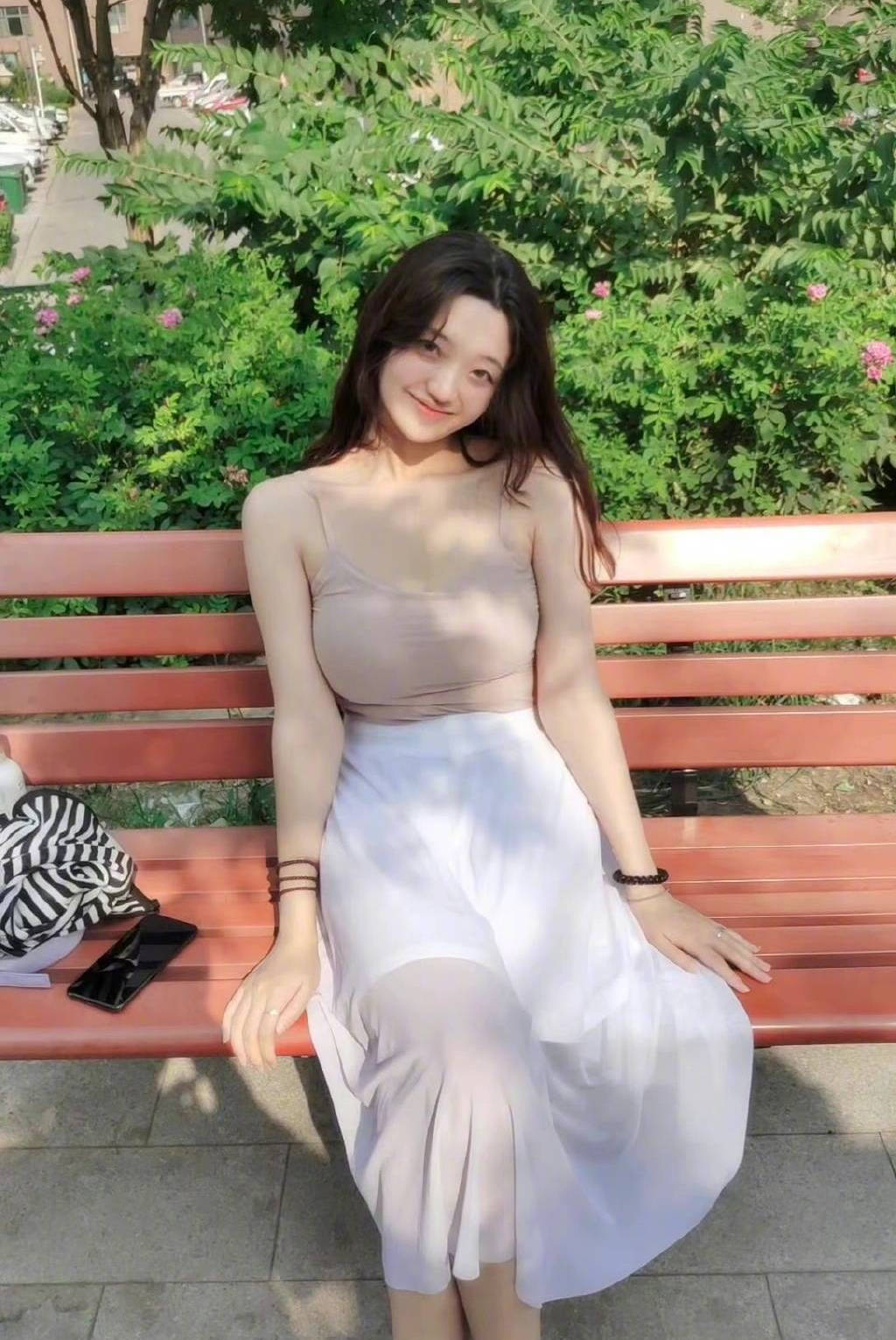 被妈从小打到大,长大结婚生子依旧没躲过家暴_张兆艺_女儿_老公