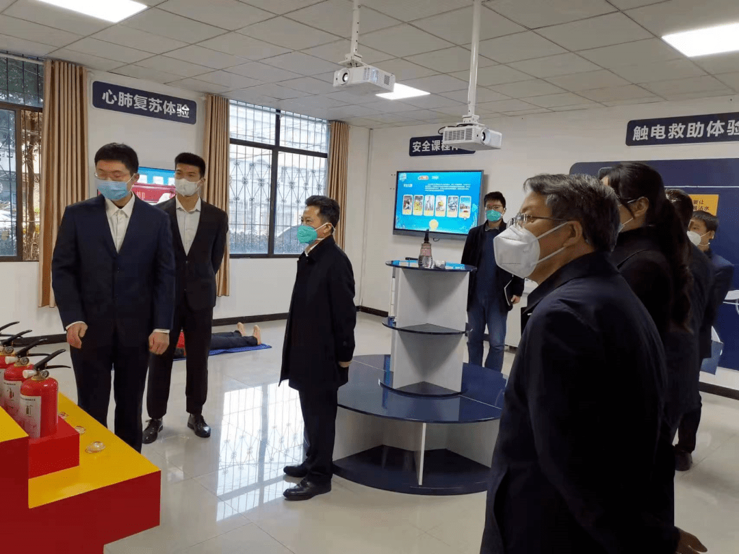 12月12,13日,市应急局党委副书记,副局长汪绍敏带领第一指导组成员赴