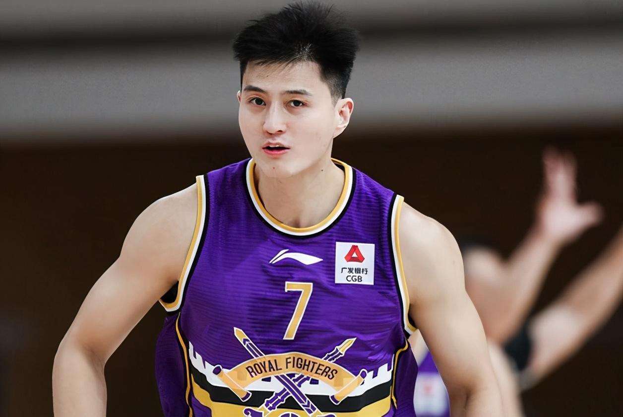 西热,俞长栋成大腿,可兰稳健,北京中锋迷失了_范子铭_球员_比赛