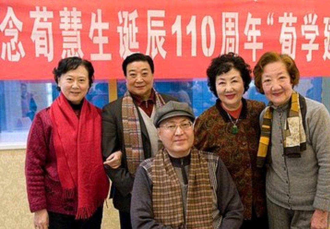 像宋长荣被称为"活红娘,是荀慧生大师众多弟子中仅有的几位男旦传人
