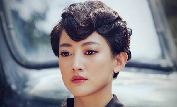 名字很好听的卫莱,在大学就开始拍戏了,所以演过很多影视剧_电视剧