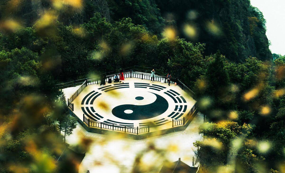 中华道教第一山崆峒山,漫山红叶有种进入仙界的体验,层林尽染_香山