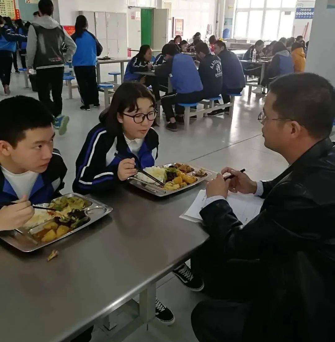 初到克州二中,在江西援疆前方指挥部和克州教育局的支持下,邱卫民成立