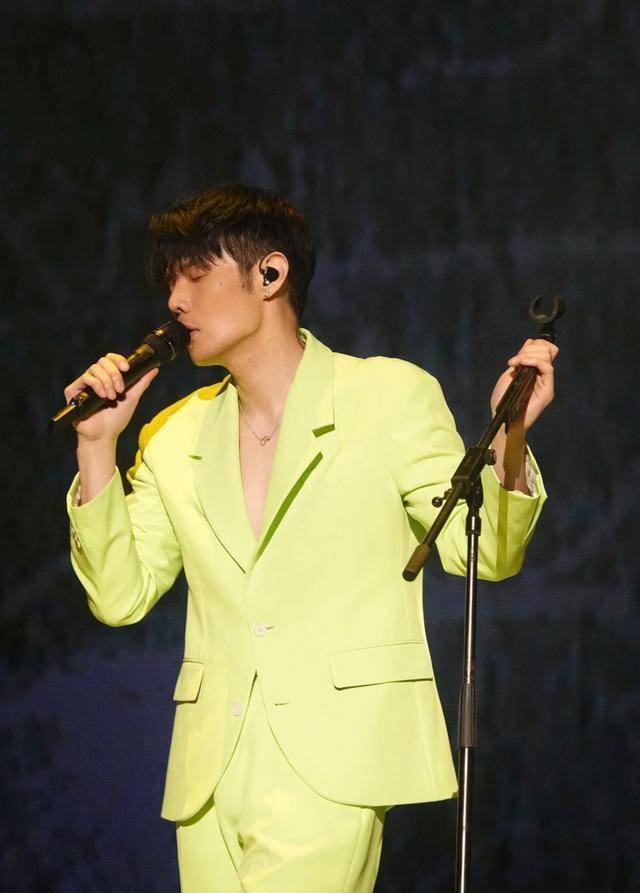 荧光绿西装也能轻松hold住!进来看看!_颜色_感觉_面料