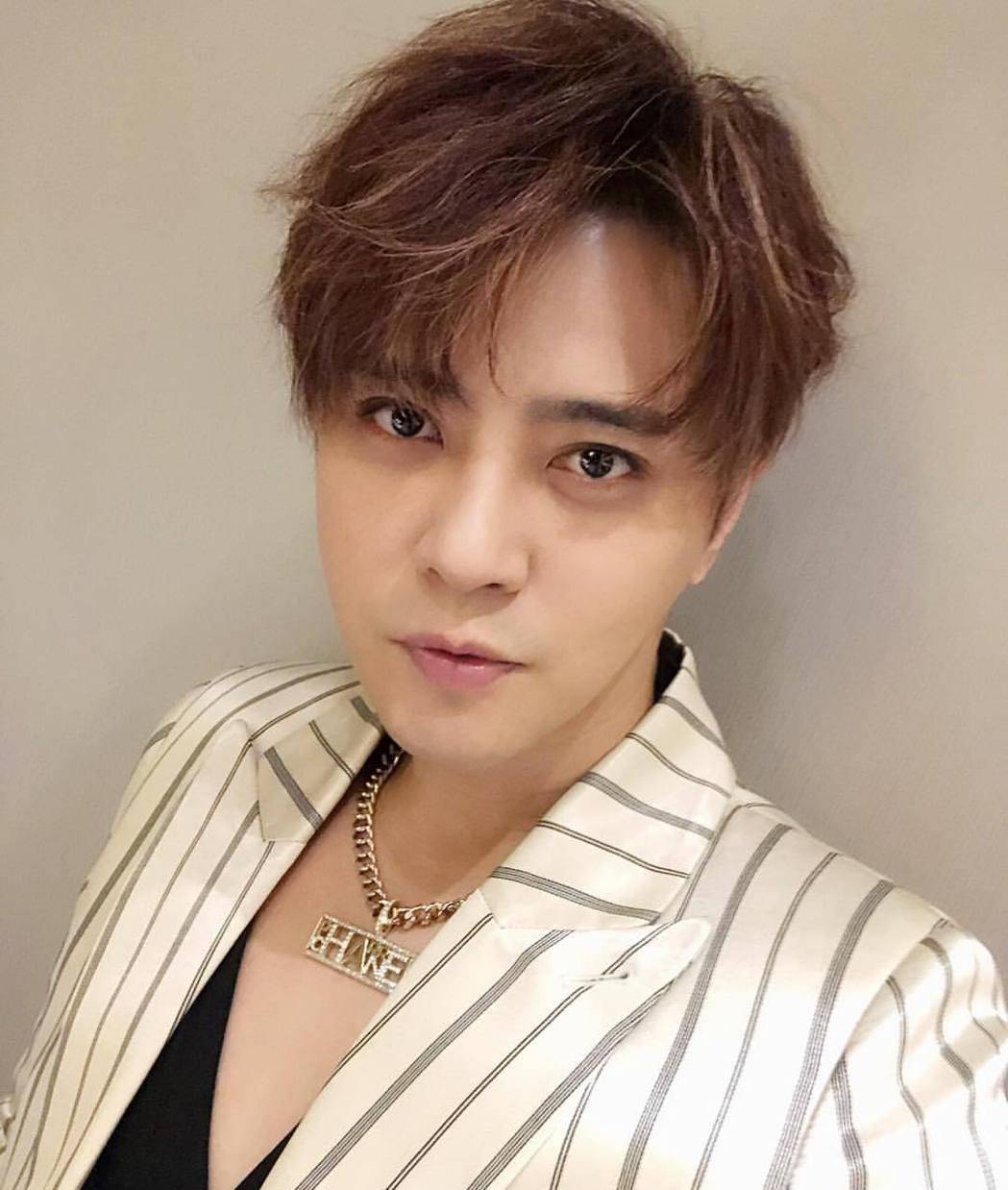 罗志祥被曝在上亿豪宅内偷盖游泳池,网友:又可以约美女开派对了_露天