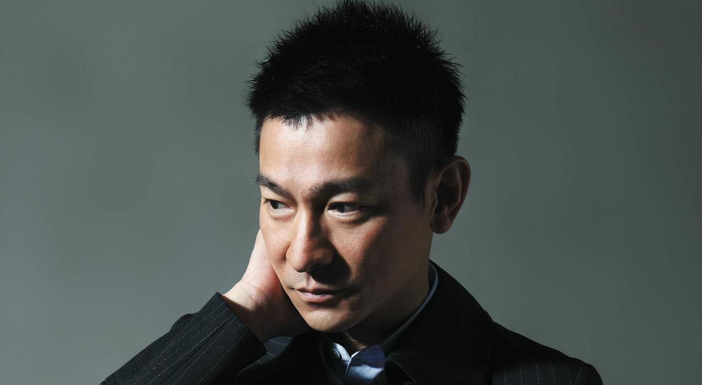 刘德华帮弟弟成为富豪,为何让亲姐姐流落街头?