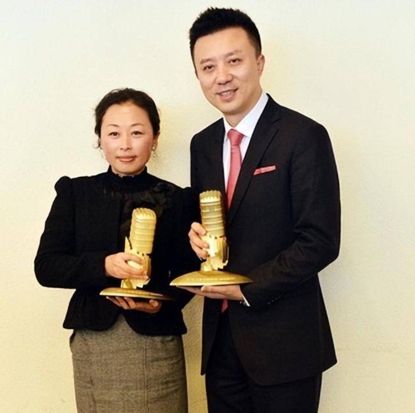 主持人潘涛:主持节目32年,45岁才进央视,与妻子幸福背后是心酸