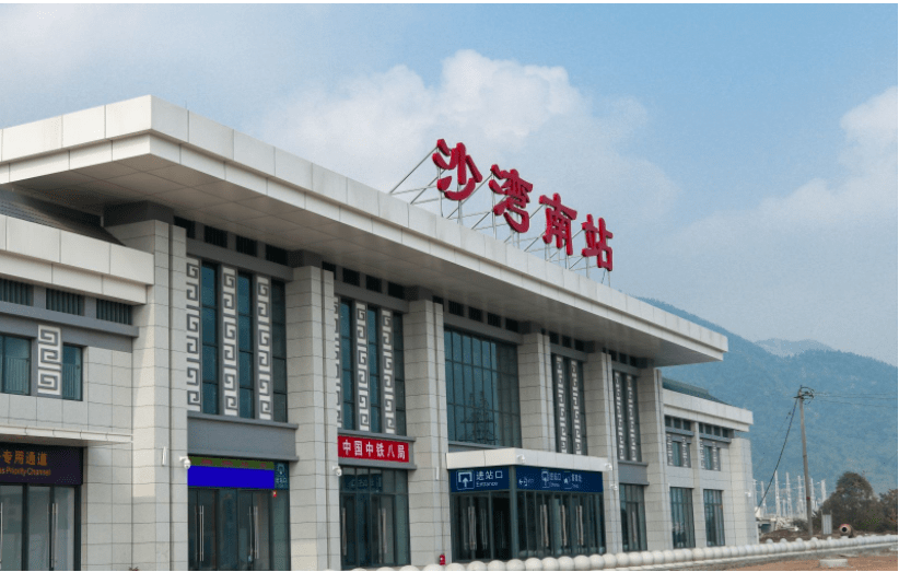 峨冕段起自峨眉站,经燕岗,乐山市沙湾,峨边,金口河,进入凉山州甘洛