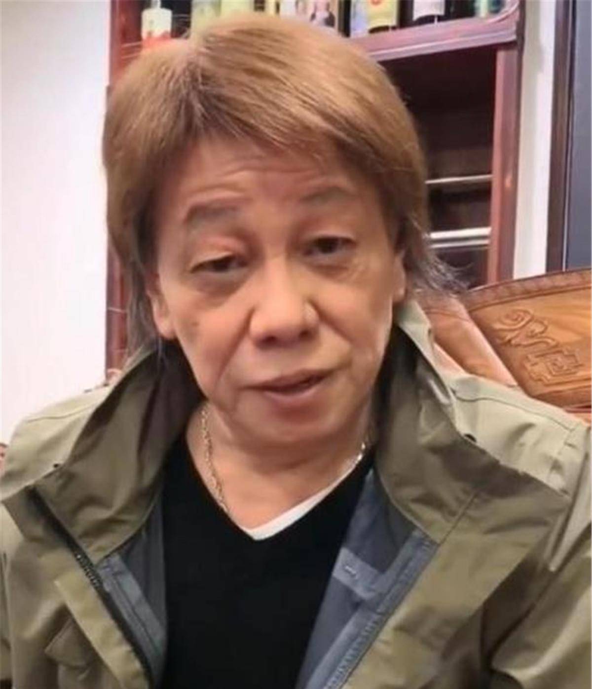 一直到2003年,梁小龙受周星驰邀请出演火云邪神一角,他的影视形象才得