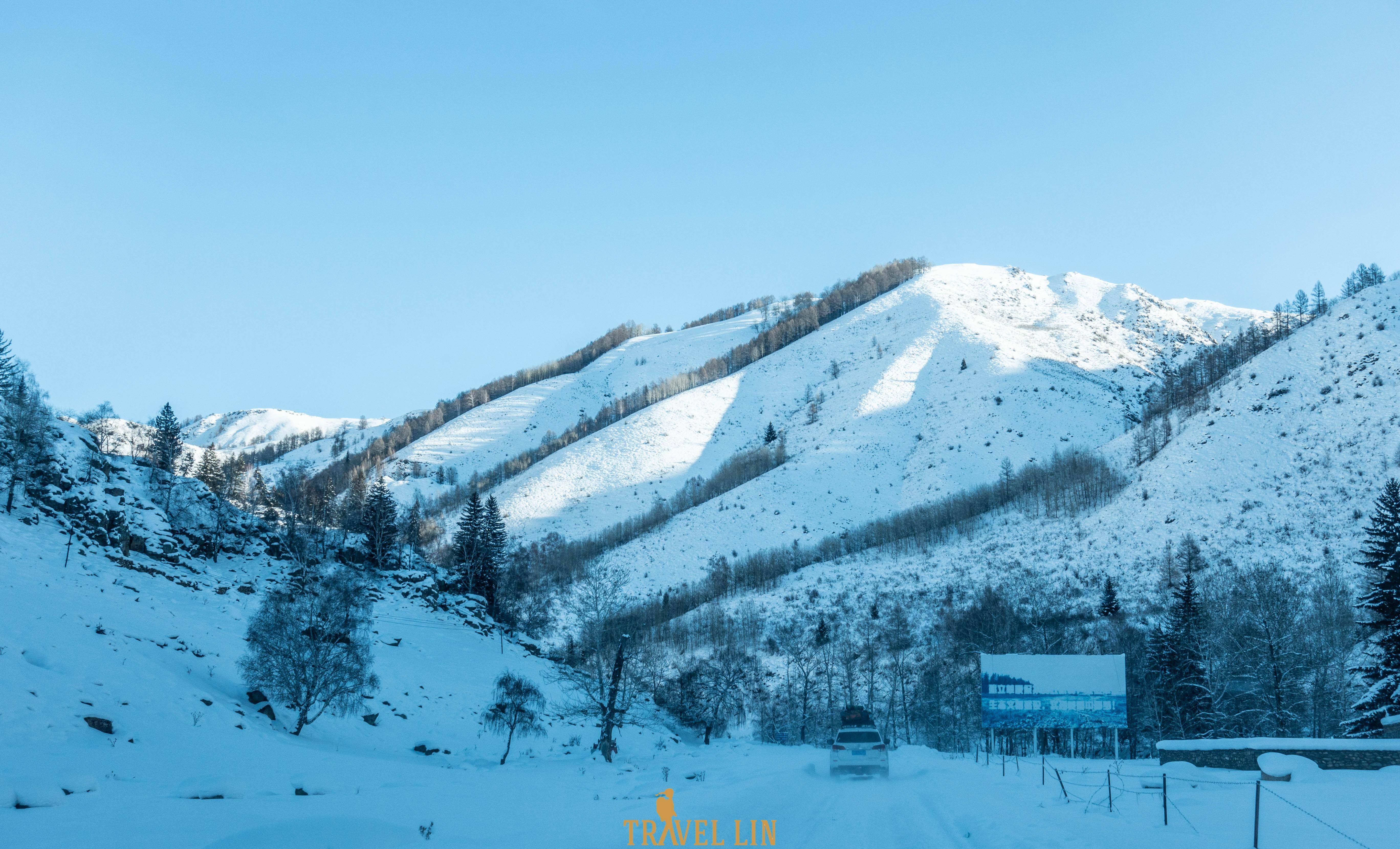 阿勒泰山最高的山峰图片