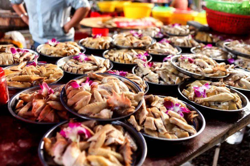 且不说那持续一个多月的流水席和随便拿的好吃食,仅从这场葬礼的开支