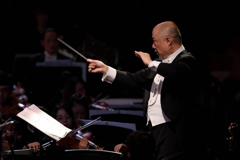 指挥家,钢琴家许忠荣获"法国文学与艺术军官勋章"_歌剧_上海_音乐