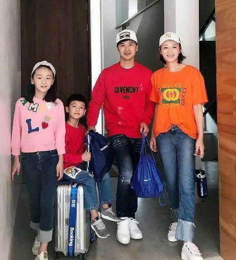 田亮晒全家近照,比起森碟的大长腿,小亮仔才是亮点!