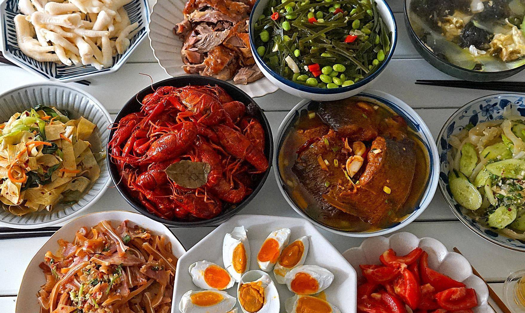 晒晒老公做的便当,十菜一汤,家常菜好吃又实惠_婆婆_几道菜_买的