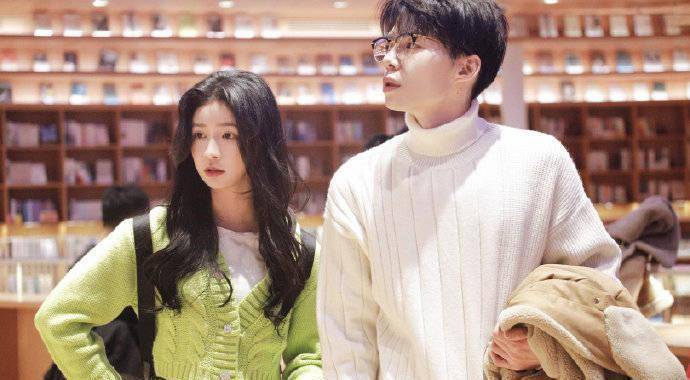 虽然李元韬道了歉,但是至少也让白冰又开始谨慎了,毕竟白冰受到过前任