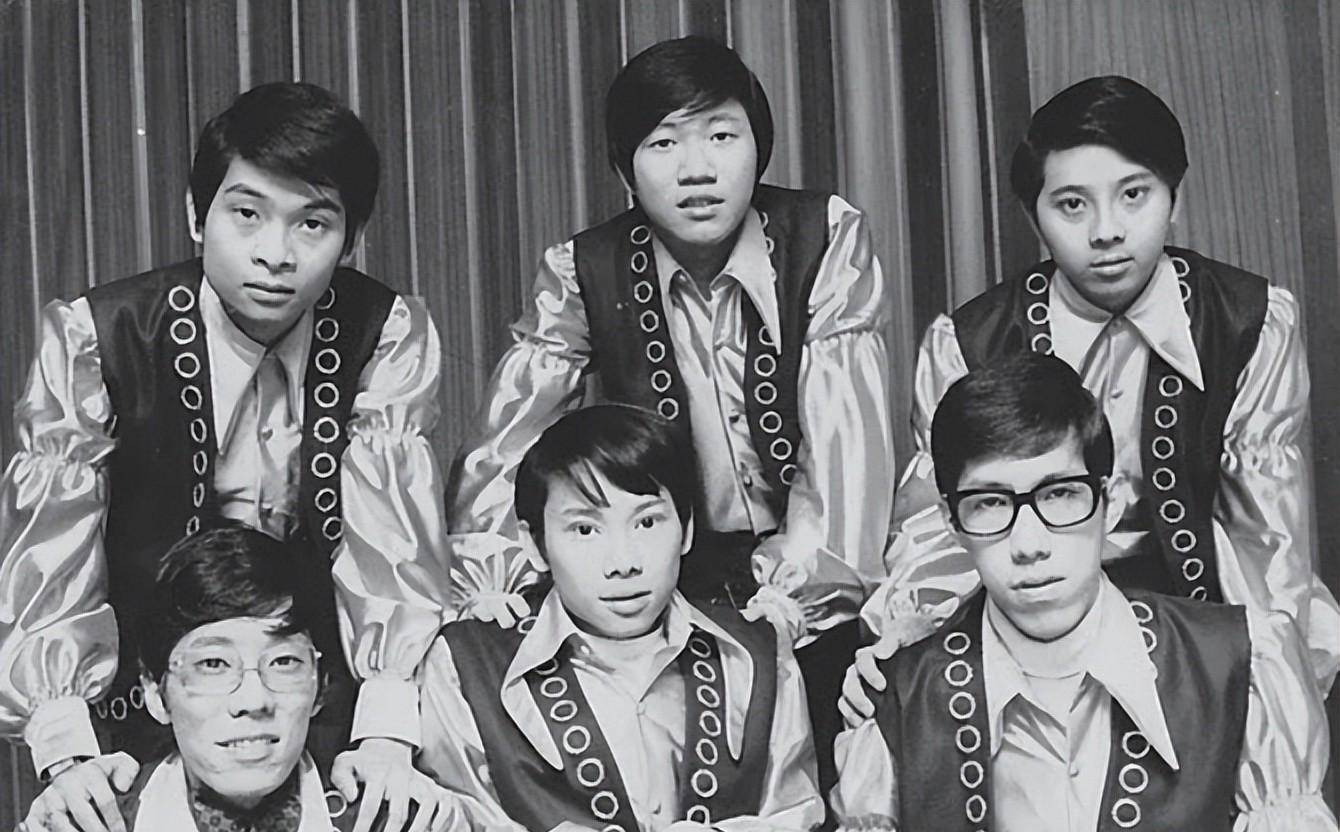 花花公子乐队风靡的时代,就是第一个时代,温拿乐队和莲花乐队争雄的