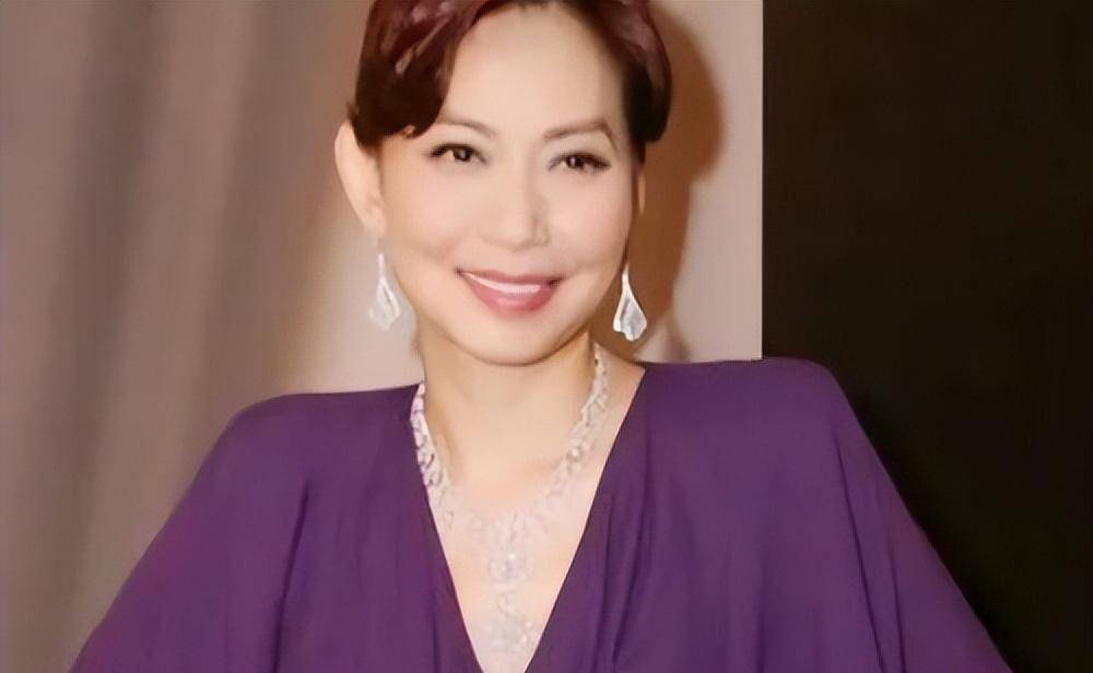 富婆邝美云回内地,被千万粉网红cici请吃大餐,两人相识于10年前_美食