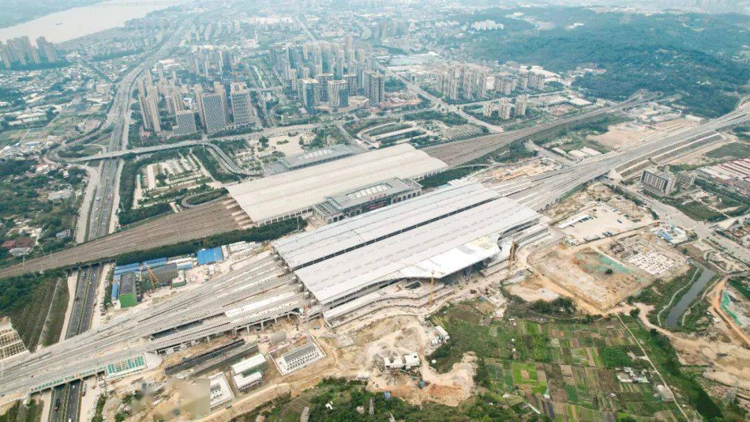 它以扩建后的福州南站为起点,依次跨越湄洲湾,泉州湾,安海湾等主要