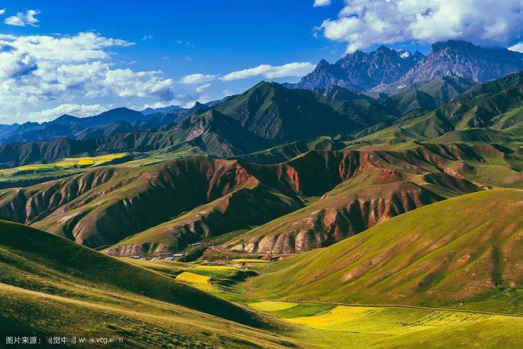 這是青海和甘肅的界山,當金山口是兩大山系的分界處