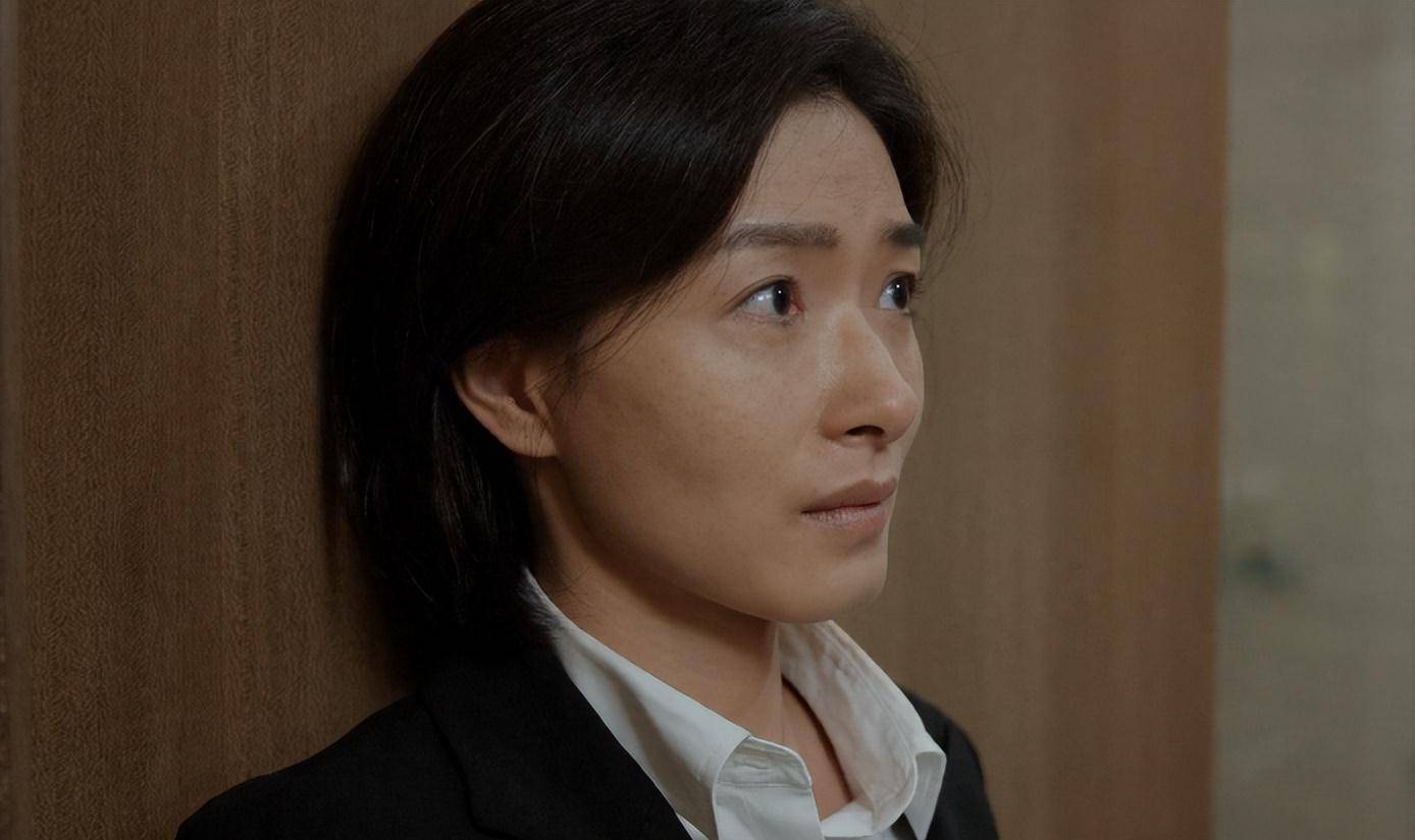 全程张不开嘴,台词硬挤,《县委大院》女三将演技炸裂玩出新花样_万茜