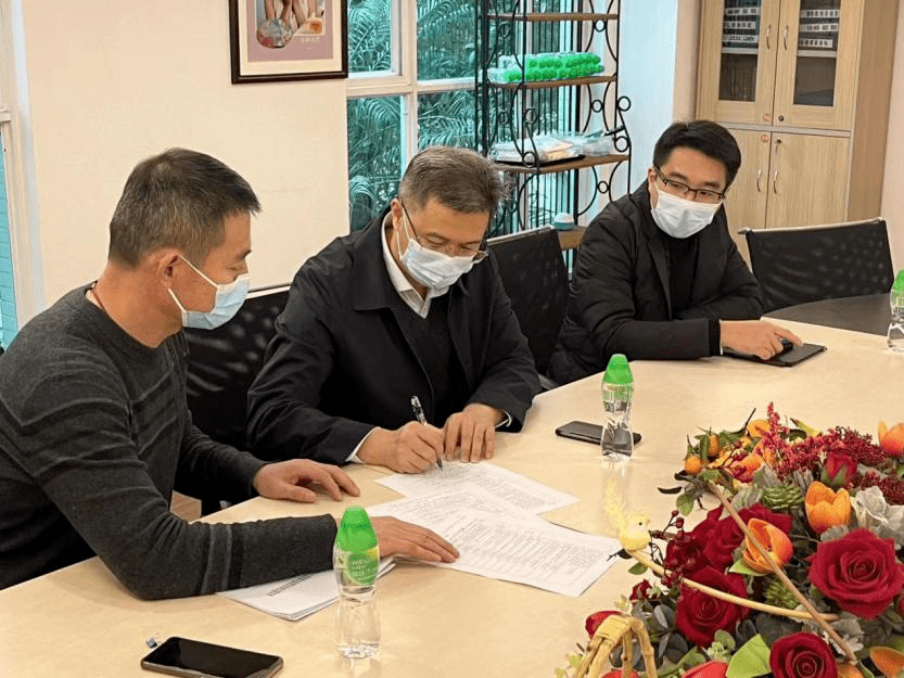 采蝶轩食品有限公司负责人段龙飞一行通过与企业进行"面对面"交流联动