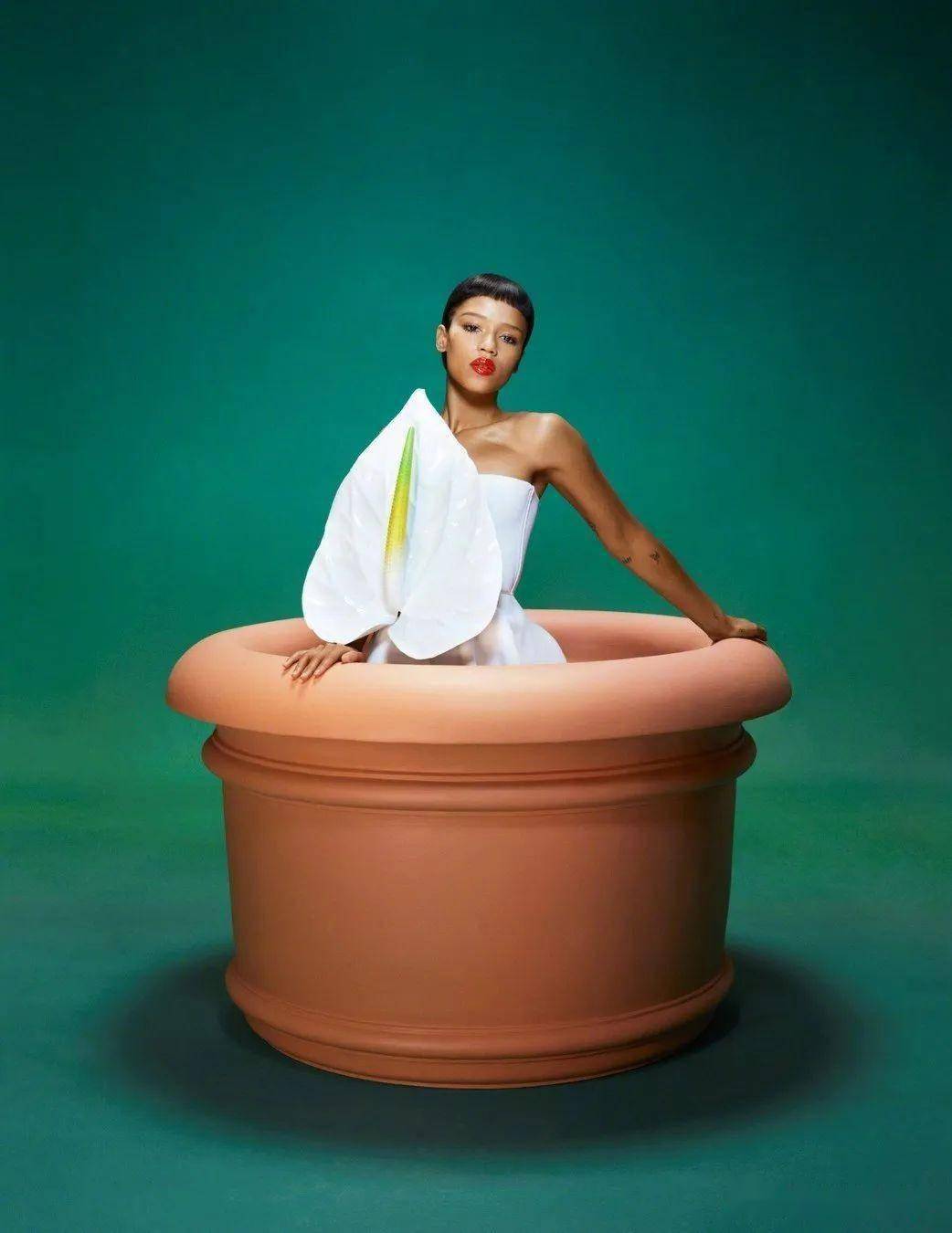 女星泰勒·拉塞尔时尚写真大片,新片《骨及所有》表现亮眼_宣传_杂志