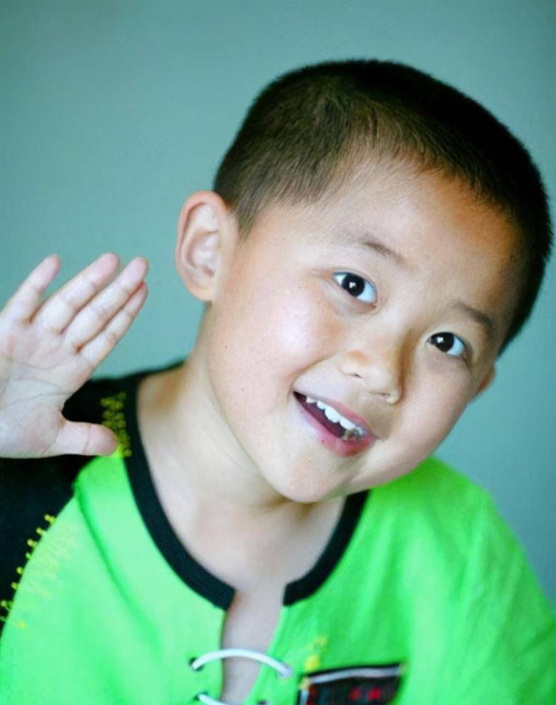 为了长高只能打激素药,23岁看着仍像10岁_贾云哲_孩子_马伊琍