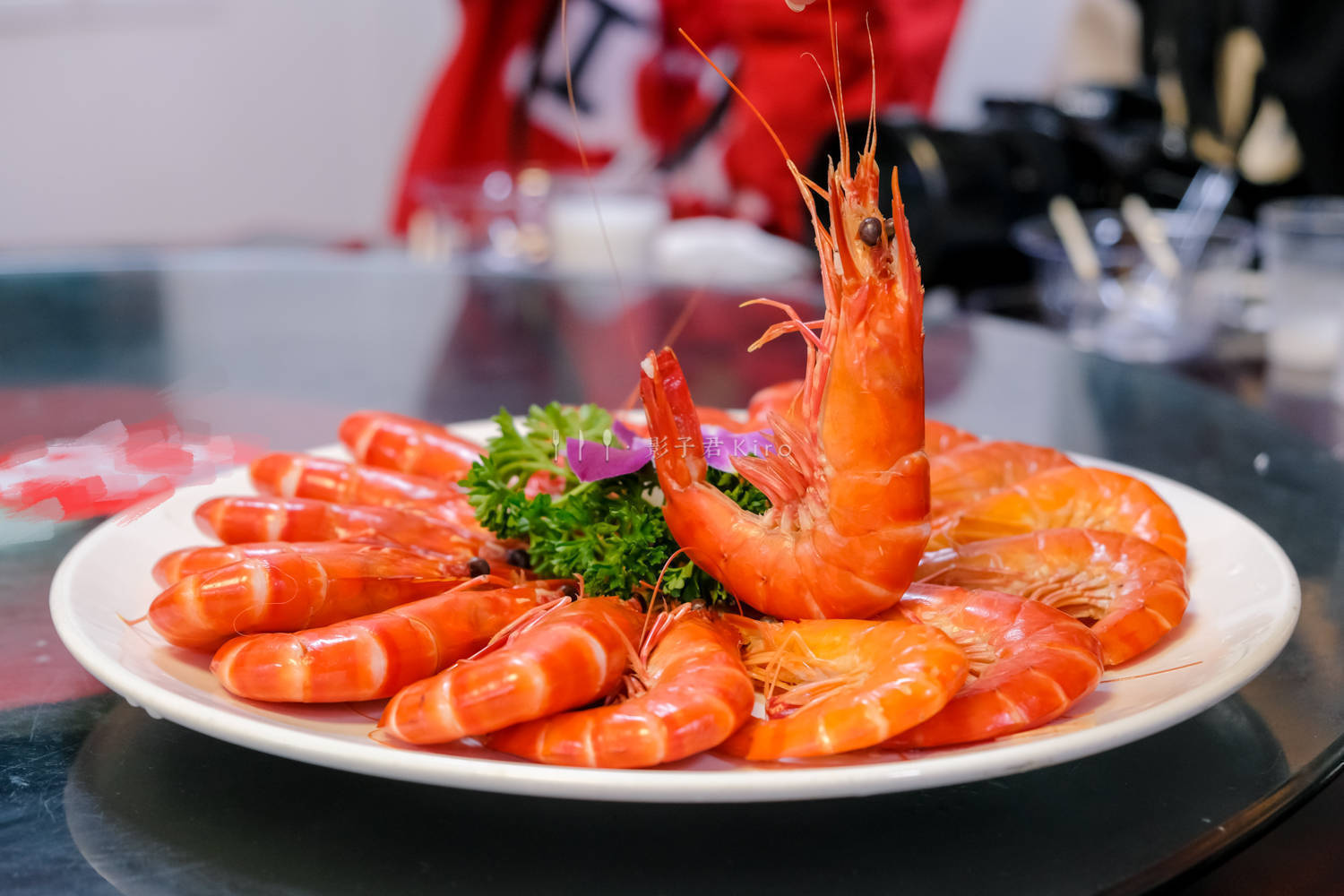 白灼黑虎虾似火一般火红漂亮,肉质q弹鲜嫩好好吃,价格也适中随便吃不