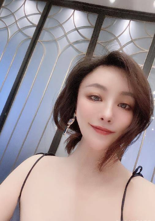 沈妈妈三亚过豪华生日,沈腾却鼻青脸肿,姐姐脸还被说像蛇精_沈娜_颜色