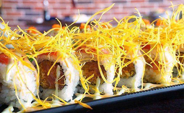 这家店的反转寿司真是美味,清脆香糯,一口一个,吃的好满足!