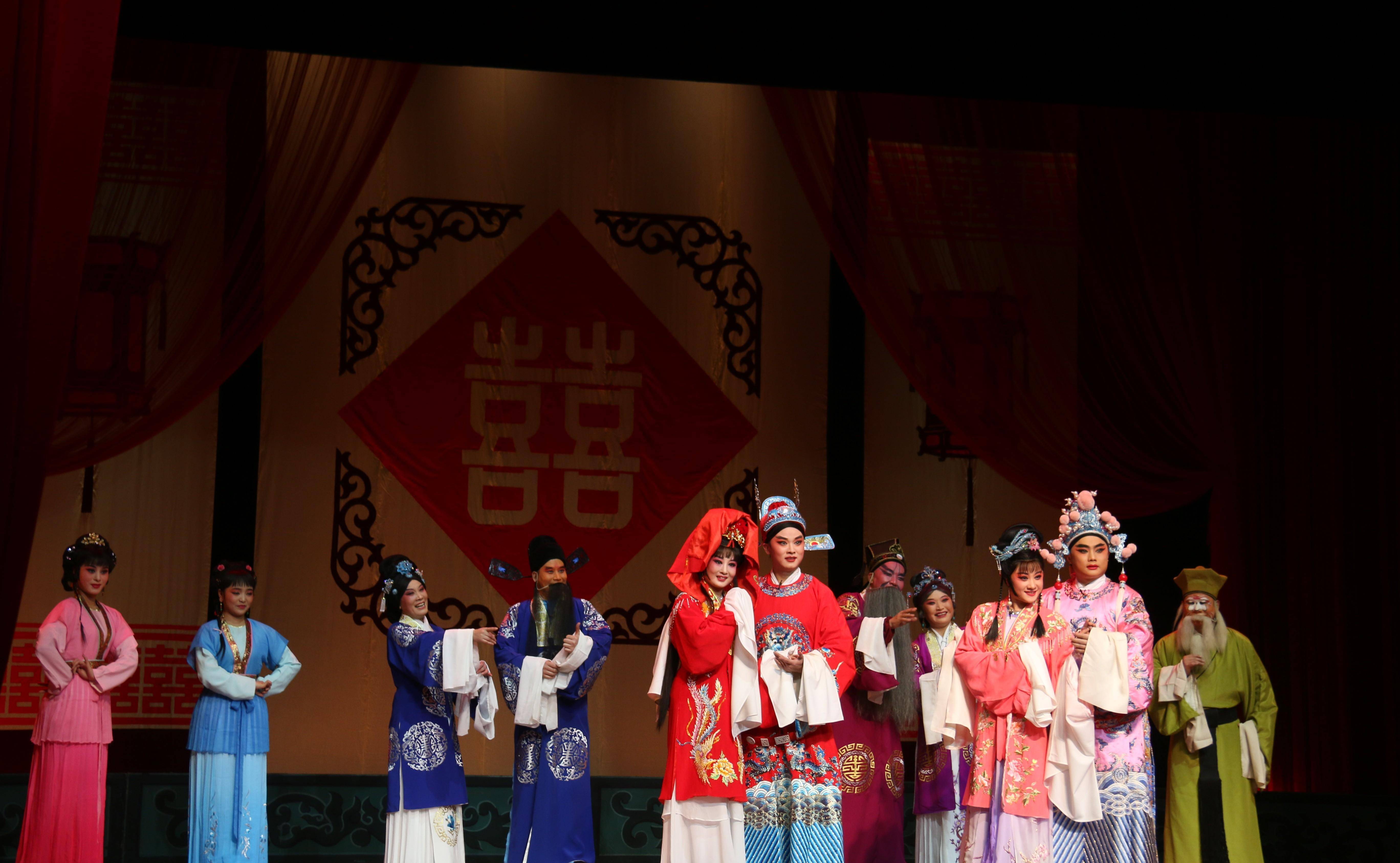 一只香囊一段情,一顶花轿两家亲-豫剧《新版·抬花轿》欣赏_周凤莲