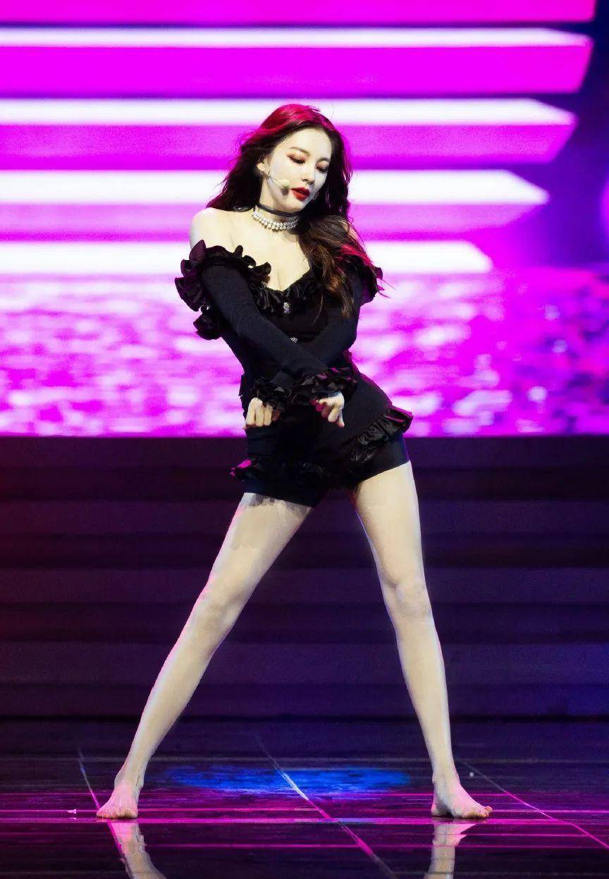 张雨绮的酒杯腿到底有多绝?竟因身材太好引发中韩网友说战?