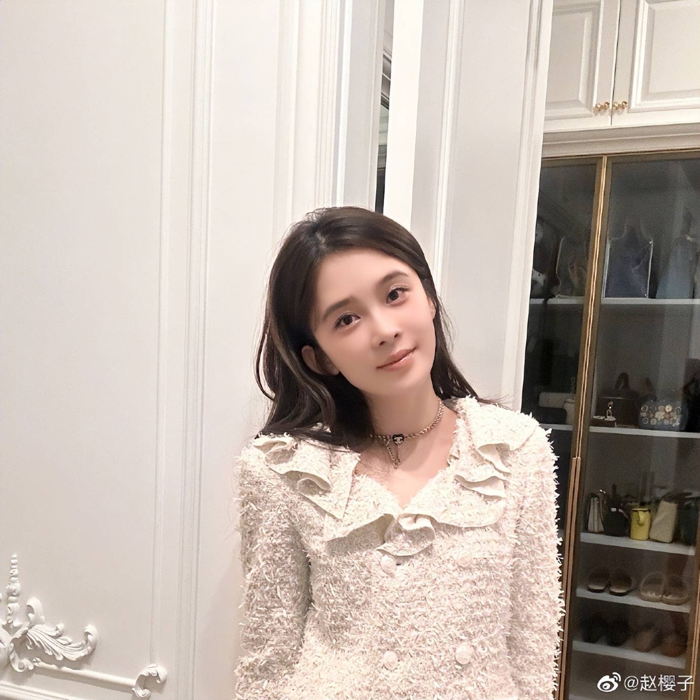 一晚两个热搜登顶,赵樱子自封"迪幂孟扎",尬出天