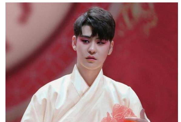 敢公开训粉,规范粉丝,为什么说张云雷不会被粉丝带糊_姑娘_时候_影响